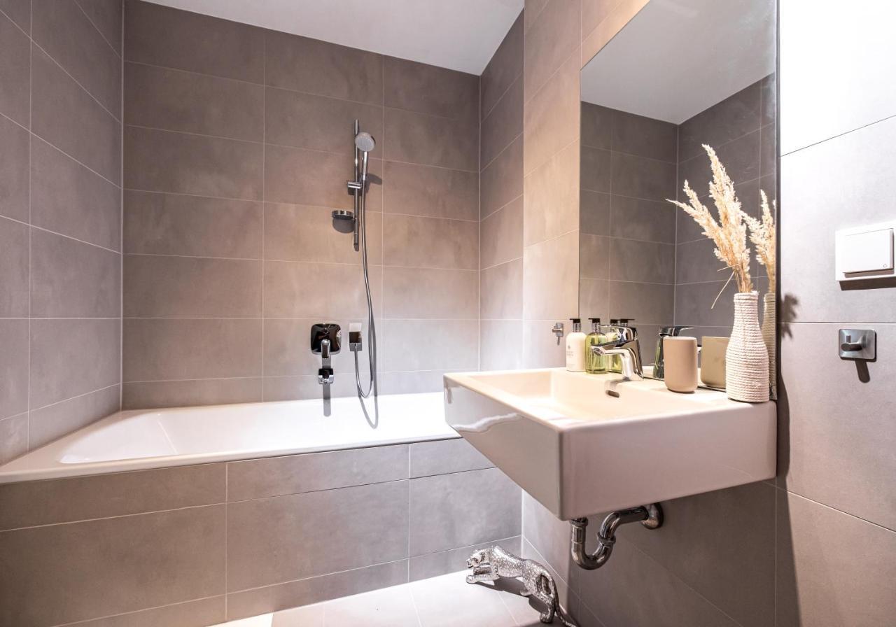 New Luxury Apartment Overlooking Vienna Exterior photo